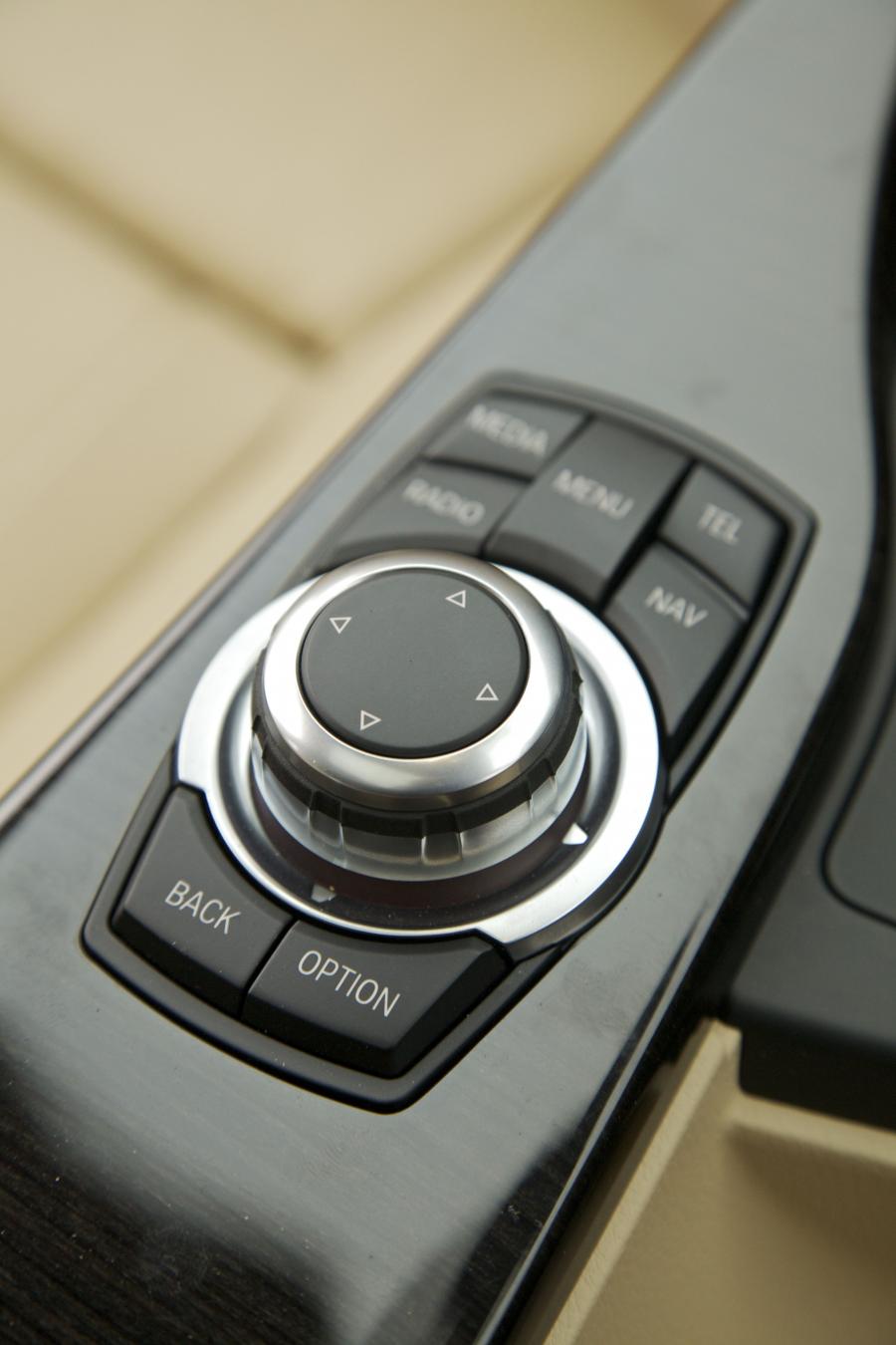  BMW 335iLuxury 2012 года  (UK) (фото 2 из 33)